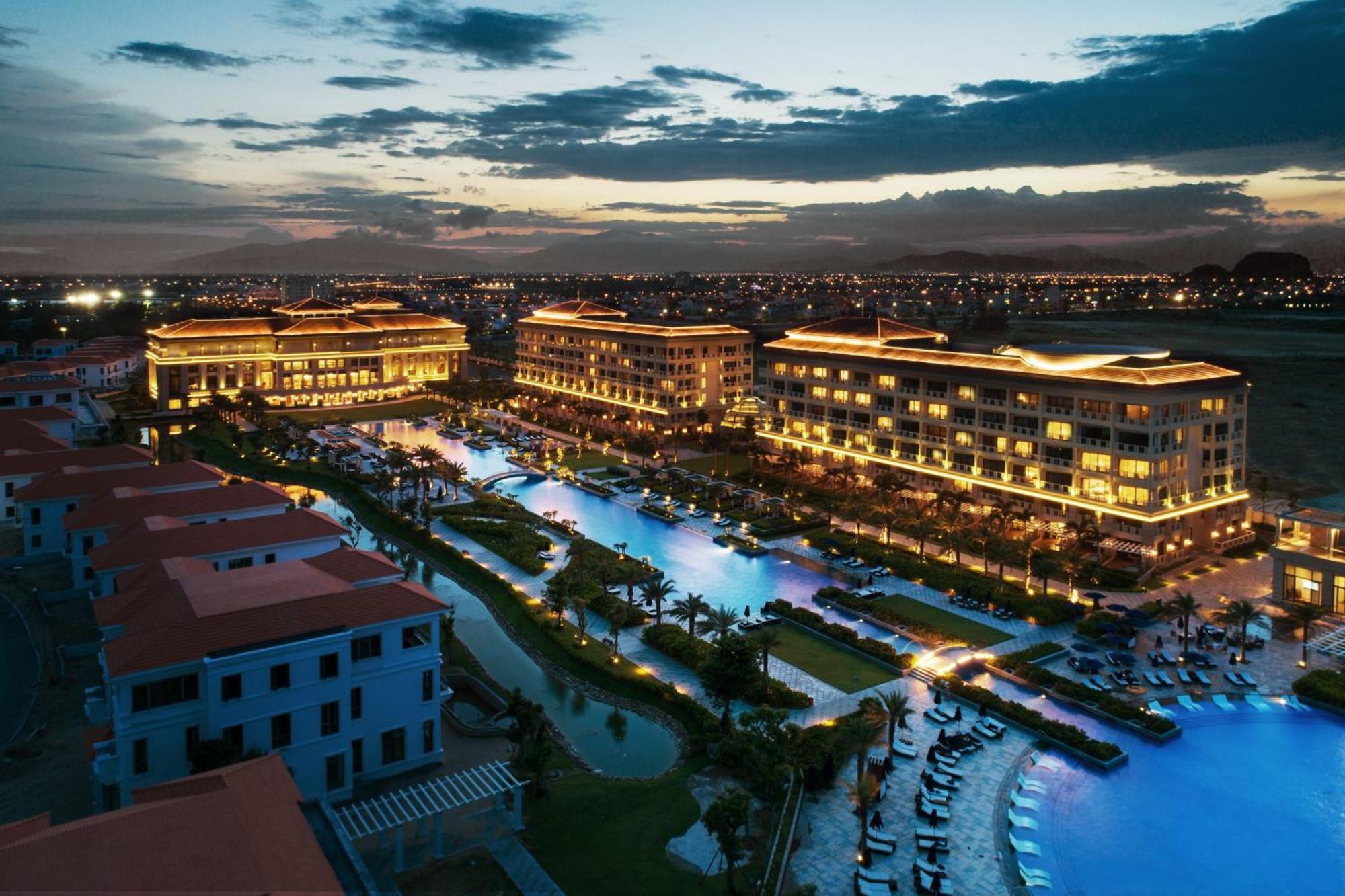 Sheraton Grand Danang Resort & Convention Center Екстер'єр фото